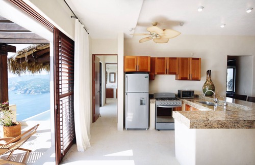 Cerro del Vigia Condo | The area’s highest point with unobstructed views of Playa Blanca & the Zihua Bay