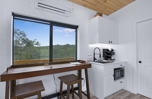 Dripping Springs Cottage | The Armadillo at Harrod's Hill Country Hideaway