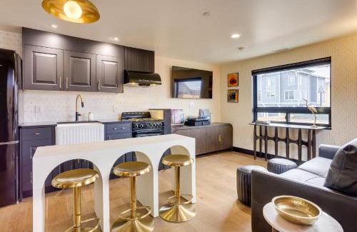Newport Hotel | The Armstrong at The Louie Boutique Motel, Walk to Everything! Dog Friendly!