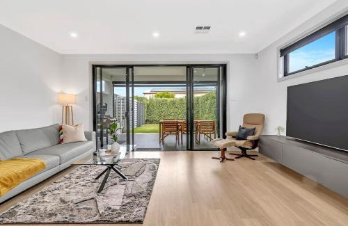 Flinders Park House | The Art of Zen - Modern Comfort between Beach and CBD