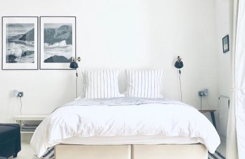 Cardigan Apartment | The Art Room Apartment