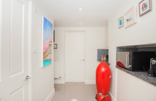 Bath Apartment | The Art Studio