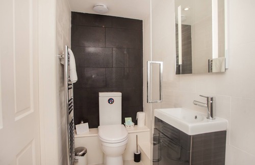 Bath Apartment | The Art Studio
