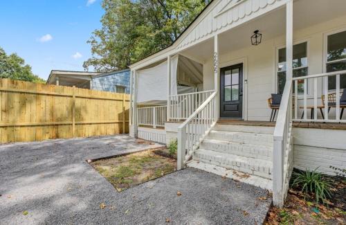 North Charleston House | The Artist Finesse & Fun 2 bedroom