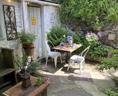 Calstock Apartment | The Artist's Retreat