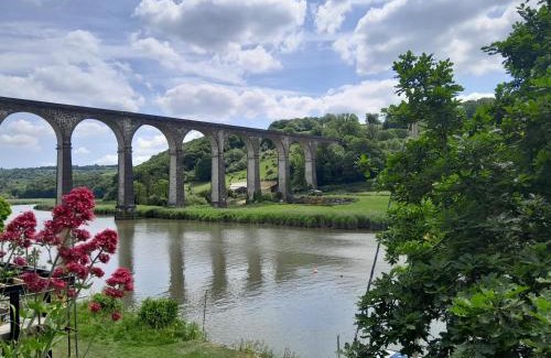 Calstock Apartment | The Artist's Retreat
