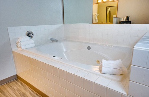 Lincoln City Hotel | The Ashley Inn & Suites