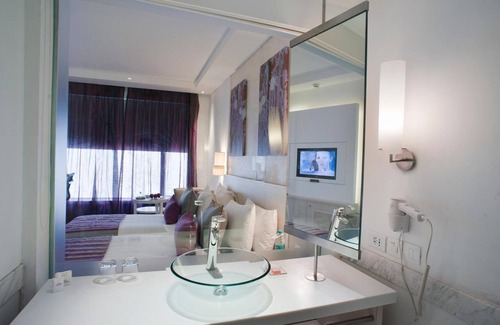 Green Park Hotel | The Ashtan Sarovar Portico Delhi