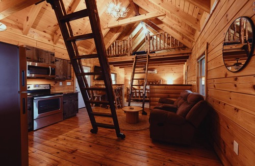 Hallsville Cabin | The Ashton - Cozy, classic, pet-friendly, three bed cabin in Hocking Hills!