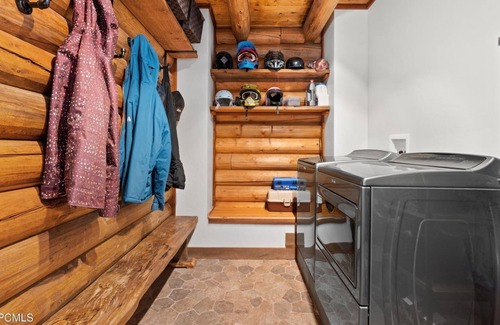 Tollgate Canyon Cabin | The Aspen Modern Log Cabin - Sleeps 10
