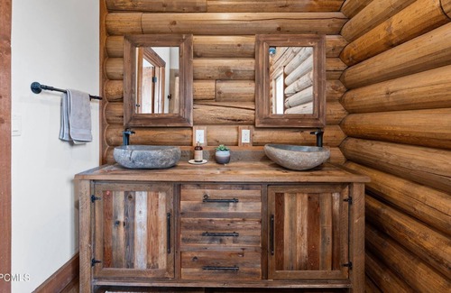 Tollgate Canyon Cabin | The Aspen Modern Log Cabin - Sleeps 10