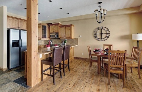 Big White Ski Resort Apartment | The Aspens 3 Ski-In Ski-Out Chalet