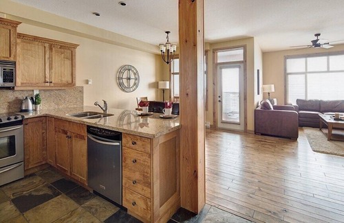 Big White Ski Resort Apartment | The Aspens 3 Ski-In Ski-Out Chalet