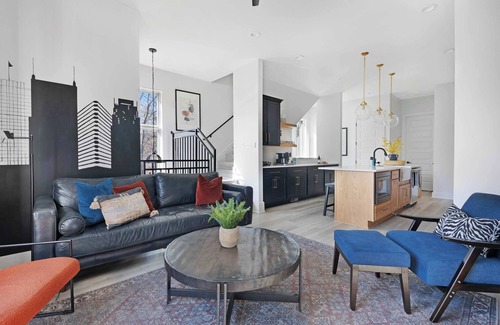 Maxwell House | The Aster - Rooftop Patio, 2 miles to Broadway!