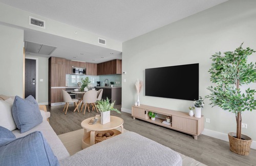 Victoria Park Condo | The Astoria | Steps to Stampede+Saddledome+BMO Center| Free Parking