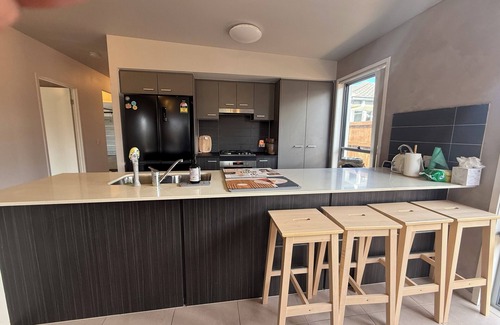 Mango Hill House | The Atelier – Artful Home Stay at Mangohill