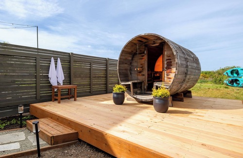 Clinton House | The Atlas - Sauna and Beach Access