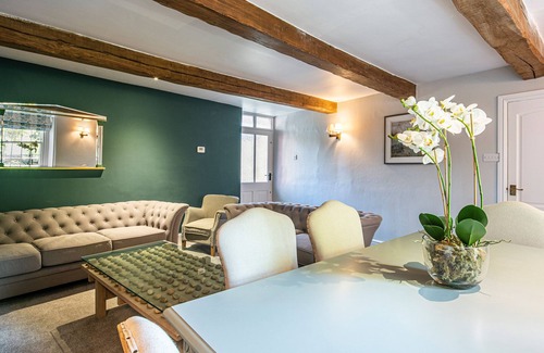 Bakewell Cottage | The Aubrey