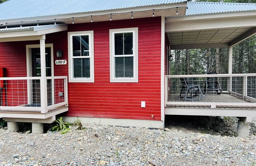 Lakeside Apartment | The Avalanche at Elk Ridge Village cabin 301E with views of Flathead Lake
