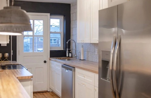 Grandview Heights House | The Avalon (D)- King Bed- Hot Tub- Near OSU