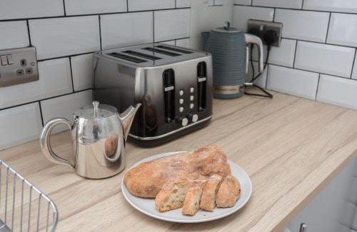 Gateshead House | The Avenue-3 bed sleeps 6 great for contractors