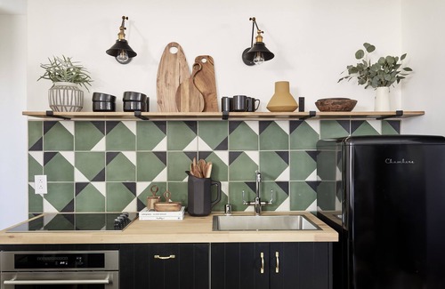 Northeast Santa Fe Apartment | The Avery - A must see studio with King bed, full Kitchen, 2 blocks from Plaza