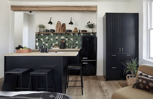 Northeast Santa Fe Apartment | The Avery - A must see studio with King bed, full Kitchen, 2 blocks from Plaza