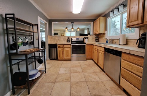 Columbia Falls House | THE AVOCADO ABODE ! Glacier National Park DT Columbia Falls Whitefish KIDS FAV!