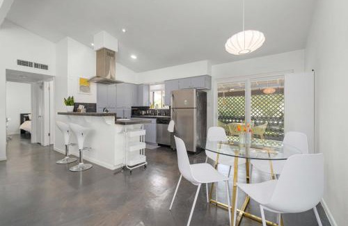 South River City House | The Avocado Door - A Mid-Century Modern Gem ~ Near SoCo ~ Fenced yard ~ Corner lot