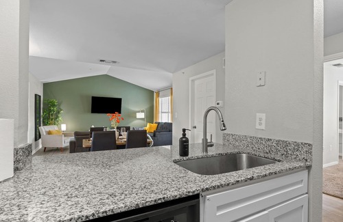 Pleasant Valley Apartment | The Avocado: Pool, Gym, Sleeps 12 - Near ACL, Downtown Austin & Barton Springs