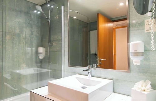Ponta Delgada Hotel | The Azoriani Boutique, an Ascend Collection Hotel