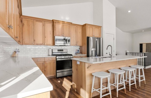 Fish Haven House | The Azure View - Sleeps 25 - Pickleball - POOL