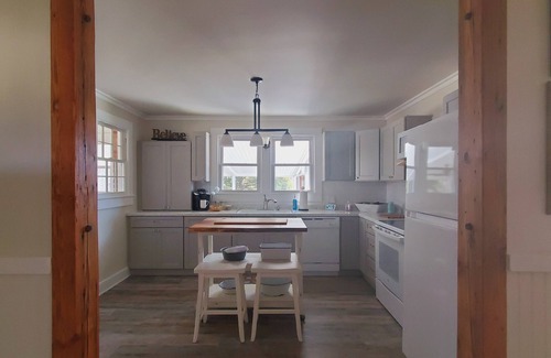 King House | The B's Nest-Cozy County Heaven! 5 Star Host!