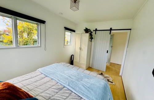 Whitianga House | The Bach - Spa Pool, Pets, Scooters & Family Friendly