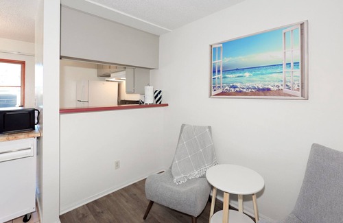 Palms Apartment | The Bagley #208