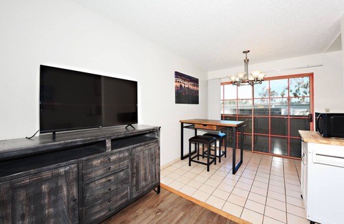 Palms Apartment | The Bagley #208