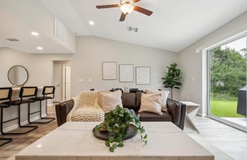 North Port House | The Balboa - Modern Luxury Getaway