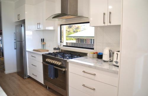 Port Lincoln House | The Baltimore House - Family Getaway
