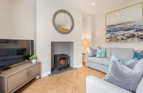Silverdale Cottage | The Bank House- Luxury 3 bed cottage with hot tub!
