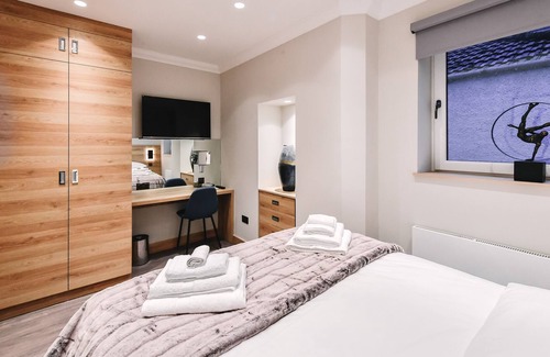 Perth Apartment | The Barclay Apartment