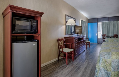 Midtown Ocean City Hotel | The Barefoot Mailman