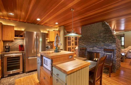 Blowing Rock Cottage | The Bark Bungalow 2BR/2BA Cottage in Blowing Rock