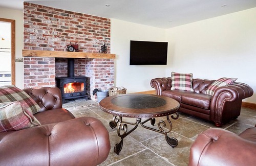 Pudleston House | The Barn at Pudleston Court, 6 bed luxury house with pool