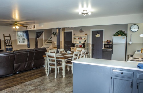 Blissfield House | "The Barn at Sunset Lane" - Spacious 4BR Home on 16 Acres