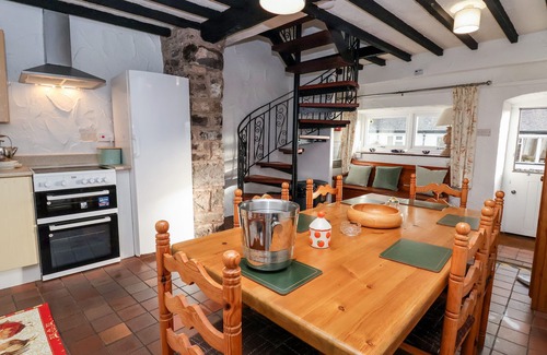 Mold House | THE BARN, character holiday cottage in Llanarmon-Yn-Ial