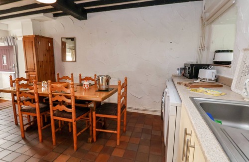 Mold House | THE BARN, character holiday cottage in Llanarmon-Yn-Ial