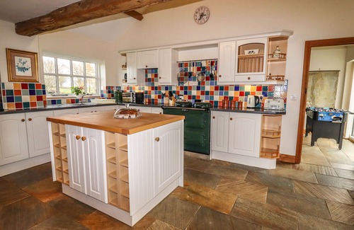 Loppington Cottage | THE BARN, family friendly, luxury holiday cottage in Cockshutt