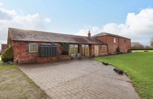Loppington Cottage | THE BARN, family friendly, luxury holiday cottage in Cockshutt