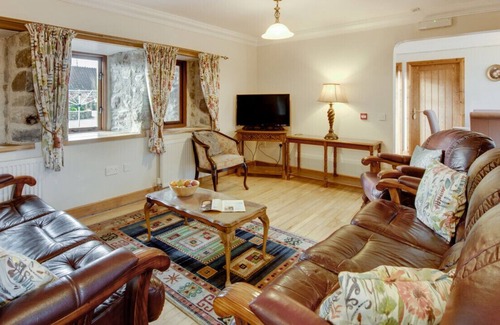 Port Talbot House | The Barn - Four Bedroom House, Sleeps 9