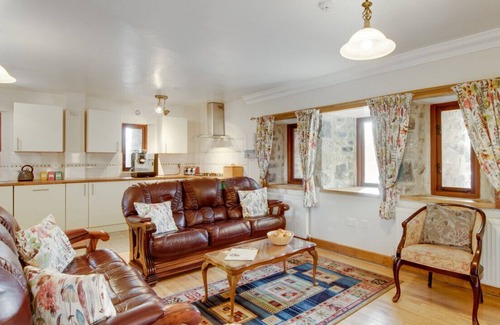 Port Talbot House | The Barn - Four Bedroom House, Sleeps 9